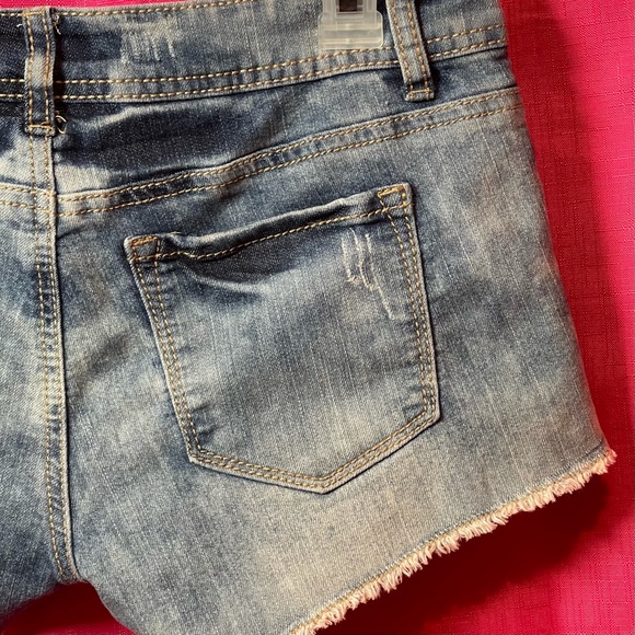 RUE21 STAR JEAN SHORTS SIZE 5/6 - Picture 6 of 9